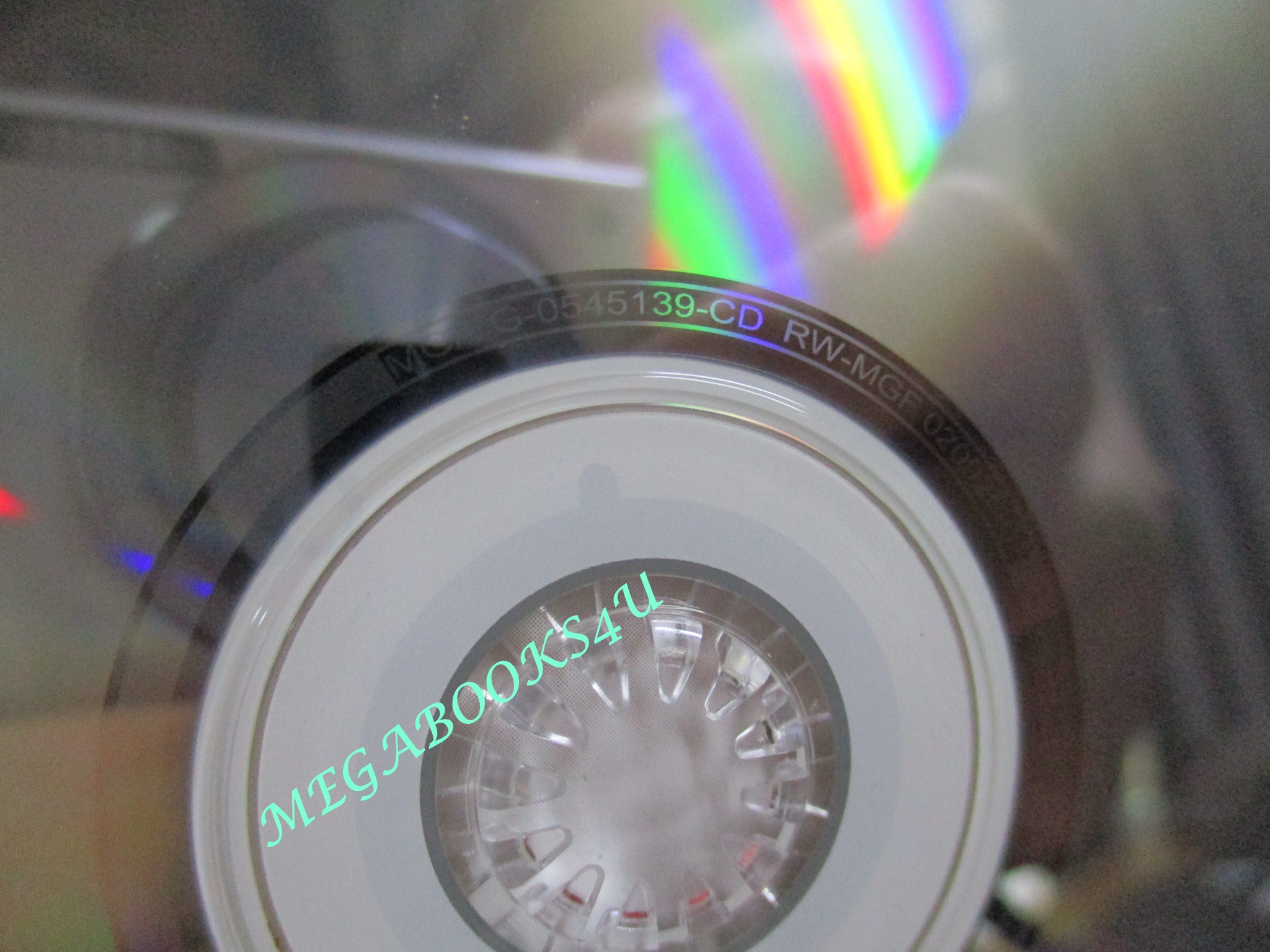 ซีดีเพลงไทยสากล ลีโอ พุฒ อัลบั้ม รวมฮิต (THE BEST SELECTED) // ปก และ แผ่นมีรอยเล็กน้อย