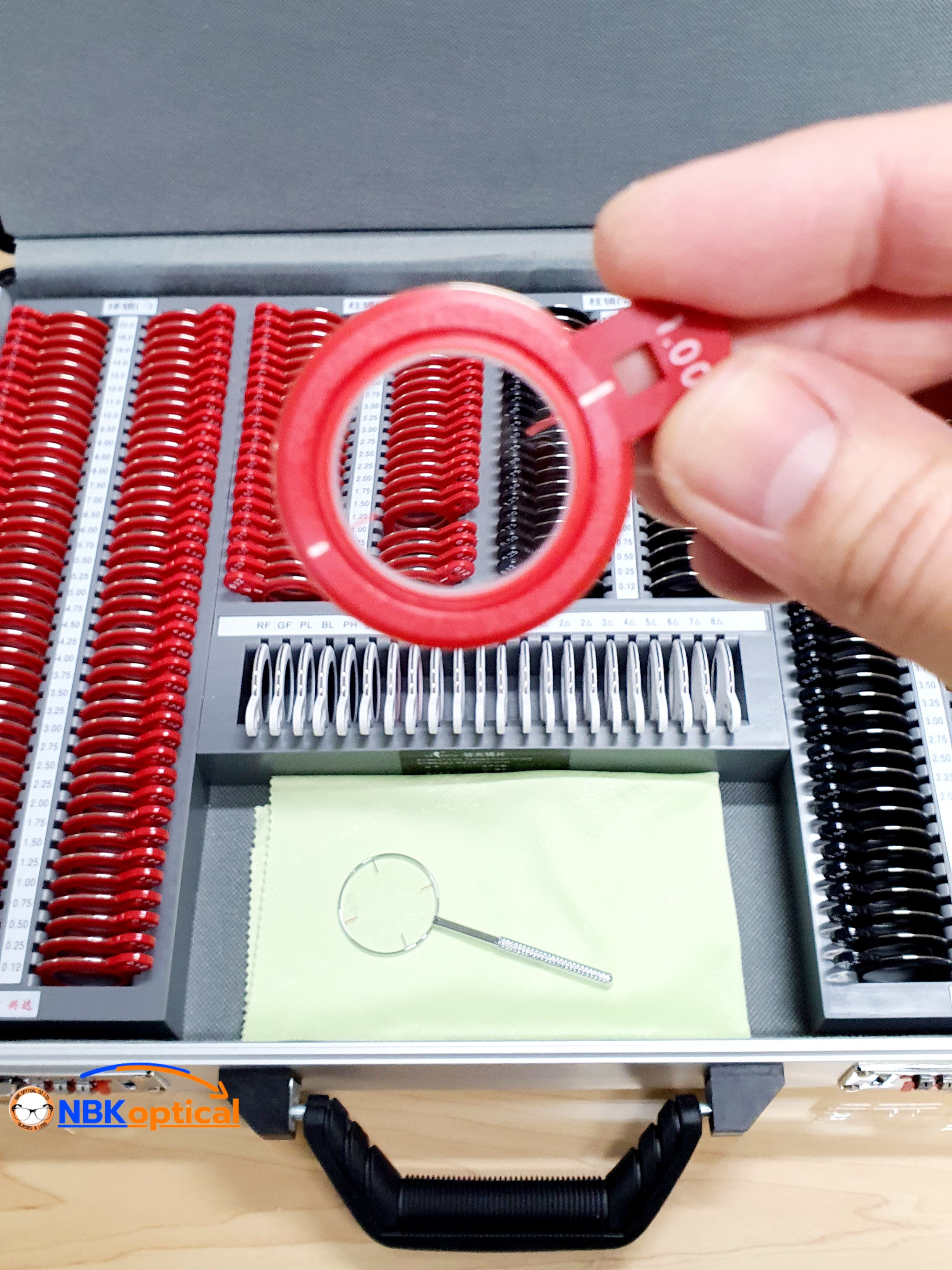 Trial lens set เลนส์เซ็ท ขอบพลาสติกริมโลหะ เลนส์กระจก (PT L) +-2000 (กล่องอะลูมิเนียม) + (ครอสไซเลนส์เดอร์)