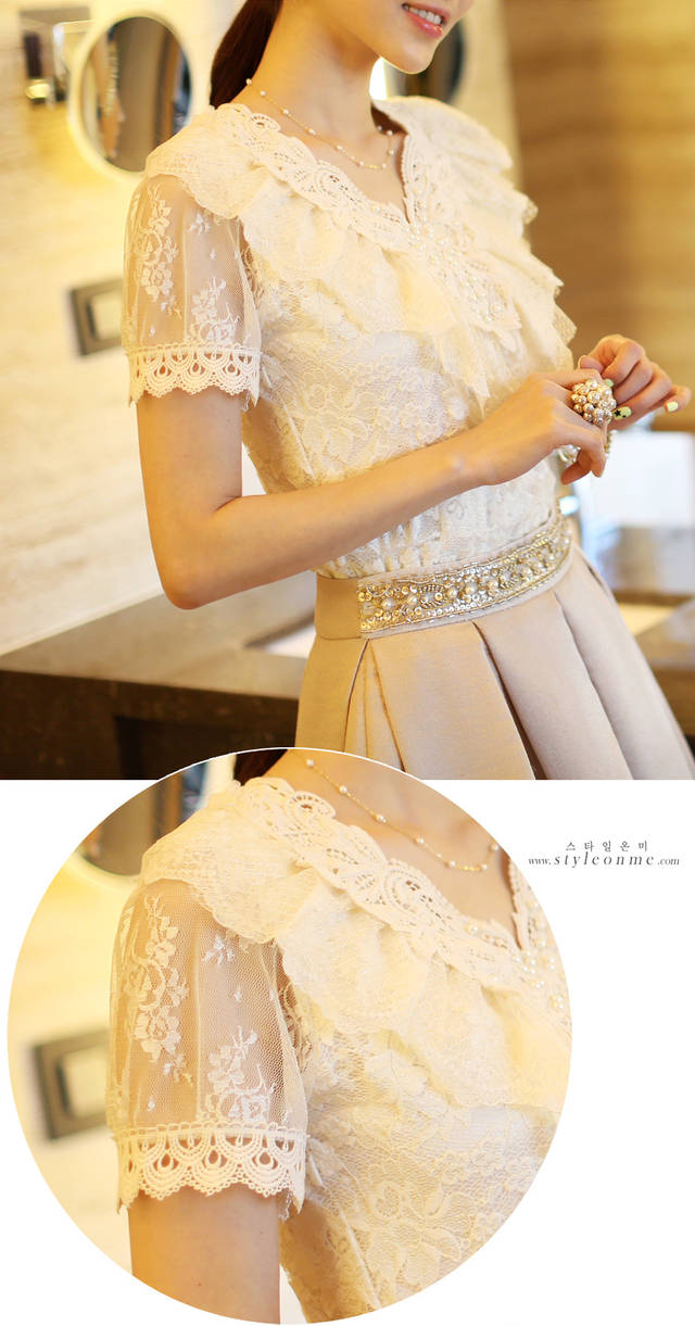 **หมดค่ะ** เสื้อผ้าลูกไม้สีขาวแขนสั้นแต่งระบายลูกไม้ที่หน้าอกแต่งมุกคอวี มีซับในสวยเหมือนแบบค่ะ