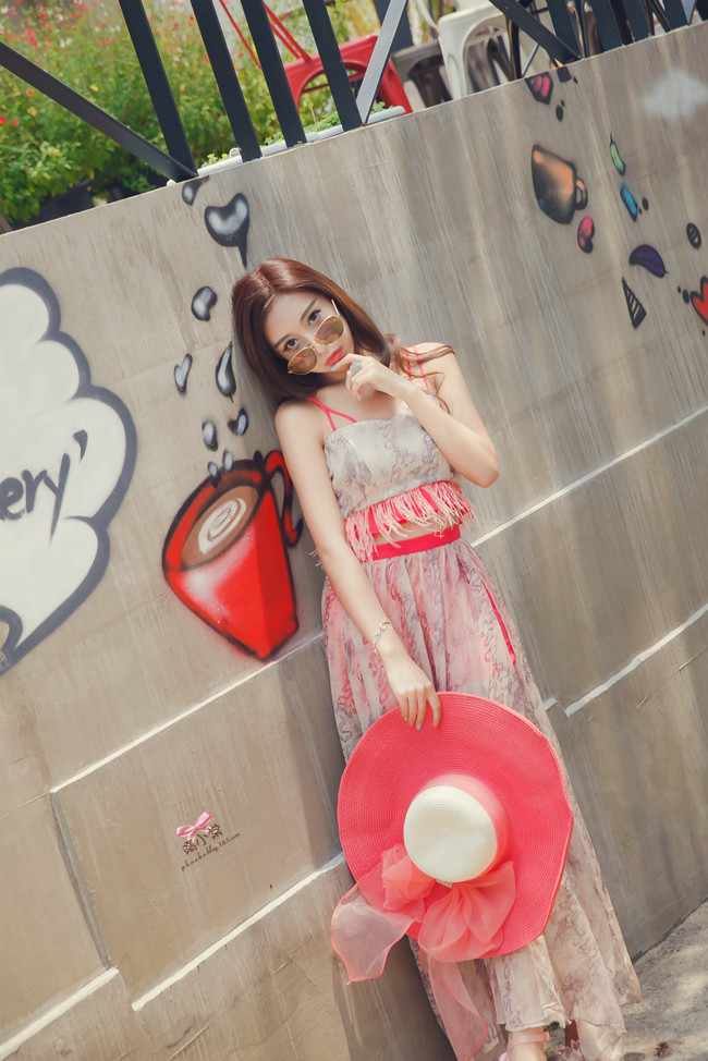 **หมดค่ะ**เสื้อสายเดี่ยวเอวลอยแต่งระบาย+กางเกงกระโปรงดีไซน์เก๋ๆ จะใส่ไปเที่ยว หรือ chic chic ริมทะเลก็เริศคร้า