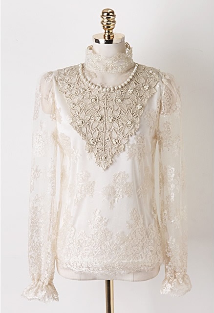 **ขายดีมากๆค่ะ พร้อมส่งมีจำนวนจำกัดค่ะ**เสื้อผ้าลูกไม้สีครีมทอง หน้าอกประดับด้วยดอกไม้ปักมุก แขนยาวจับรูดที่ปลายค่ะ ปลายแขนไม่เย็บริม มีซับในสวยเหมือนแบบ