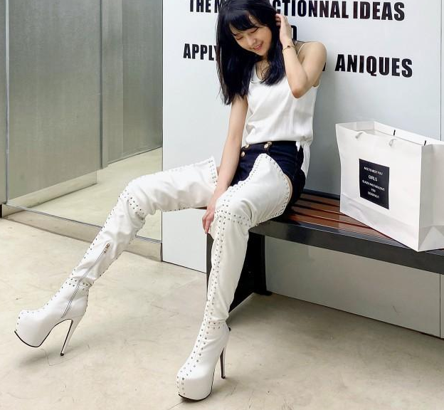 รองเท้าบูทยาวถึงต้นขา ไซต์ 34-46 สีดำ/ขาว