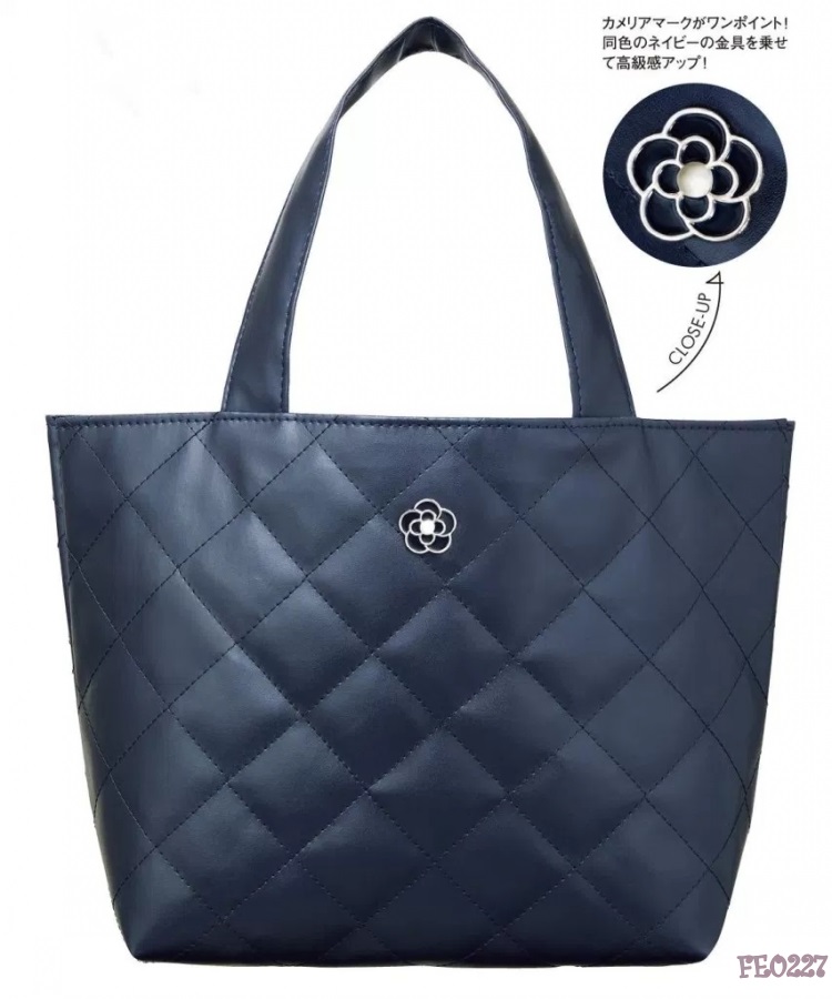CLATHAS Camellia Bag กระเป๋า PU ควิลท์ ซับไนล่อนลายโลโก้ เปิดปิดด้วยกระดุม