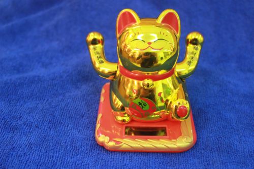 แมวกวักนำโชค ( Maneki Neko )