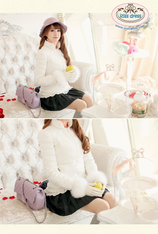 ***พร้อมส่งไซส์ XS ด่วนมีจำนวนจำกัดค่ะ***เสื้อโค้ทกันหนาวขนเป็ดเข้ารูปสีขาว ช่วงคอตัดต่อผ้าลูกไม้ ติดซิปด้านหน้า ริมเสื้อล้อมรอบด้วยขนเฟอร์ 2 ชั้นตกแต่งขอบด้วยผ้าลูกไม้น่ารักๆ สวยหวานเหมือนแบบค่ะ