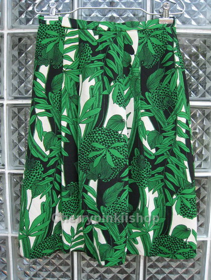 (Sold Out!!) กระโปรงแฟชั่น กระโปรงแนววินเทจ สีเขียวลวดลายสวยสดใส cutting เนี๊ยบ