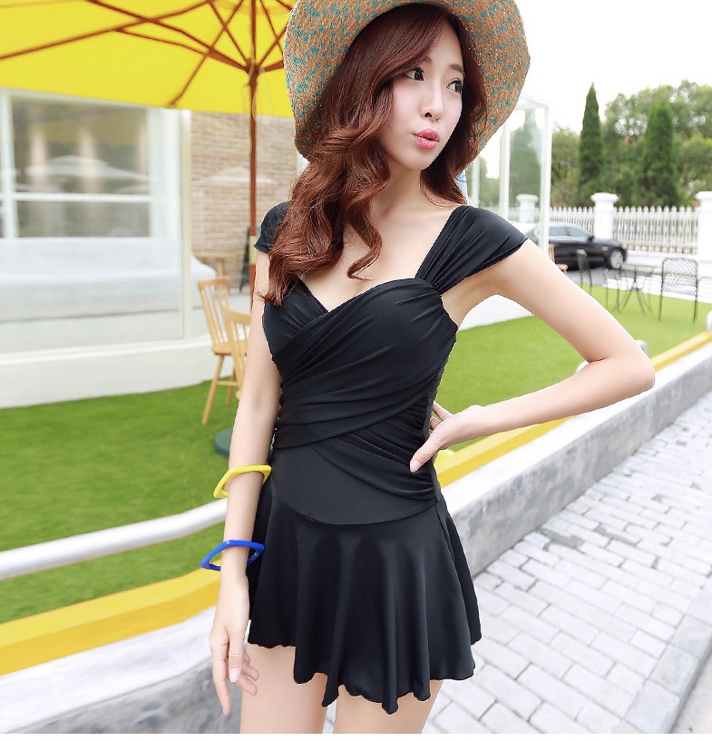 **พร้อมส่ง**ชุดว่ายน้ำวันพีชสีดำ one-piece ดีเทลแทร็พผ้าด้านข้างลำตัวและช่วงหน้าอก ทำให้หุ่นดู sexy พร้อมกระโปรงระบายหวานๆ น่ารัก ไม่โป๊จร้า สวยน่ารักเหมือนแบบค่ะ