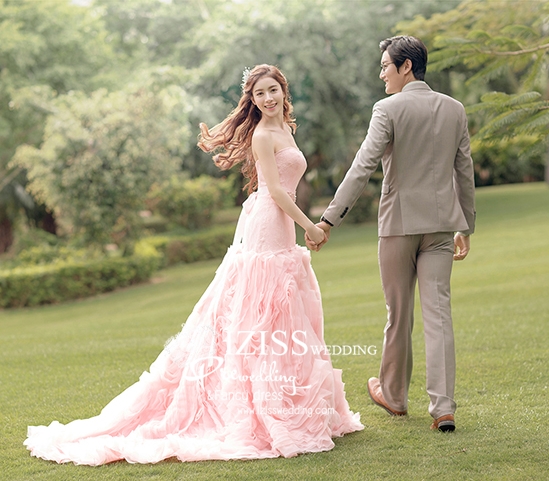 PW320 - **พร้อมส่งชุดผญ.ค่ะ** ชุดคู่ถ่ายพรีเวดดิ้ง (prewedding dress) & ชุดแต่งงานแฟนซี (Fancy wedding dress)ชายหญิง "ธีมชุดเจ้าสาวสีส้มโอรส-เทา"