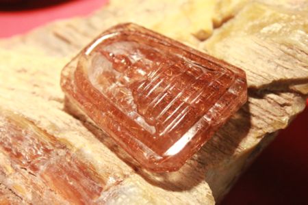 พระสมเด็จฯไหมนาค ( Bronze Rutile Quartz )