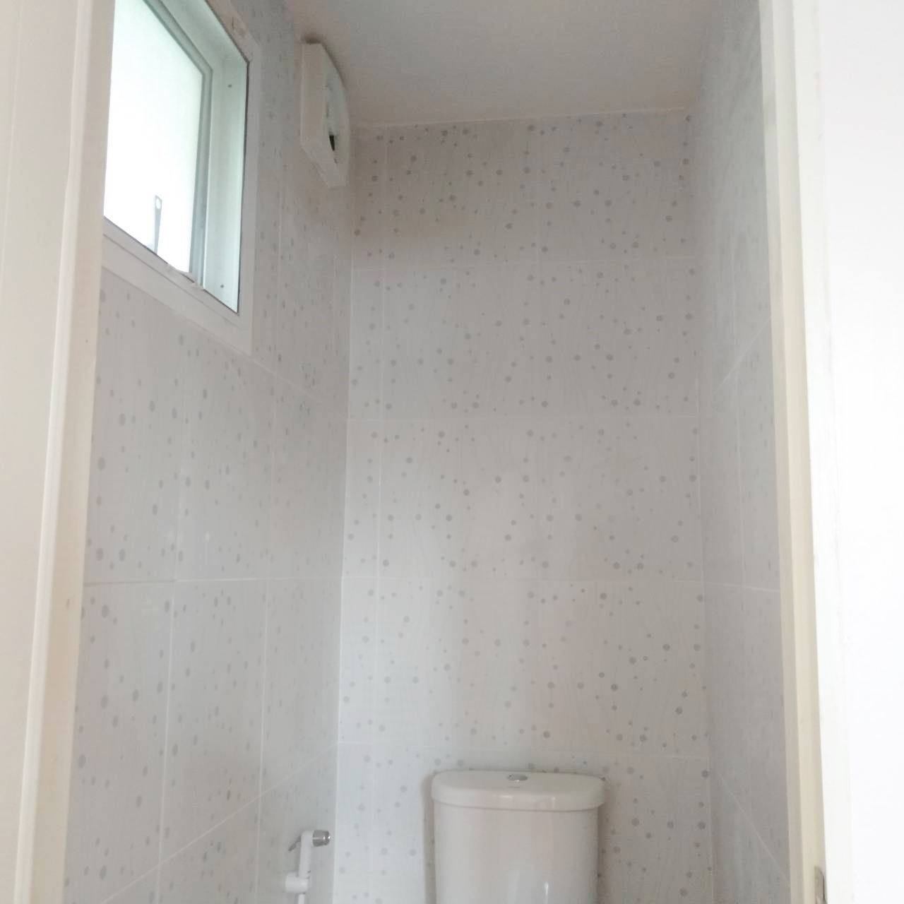 บ้านน็อคดาวน์ หลังนี้ ขนาด 4*6 เมตร พร้อมระเบียงหลังคาคุม ขนาด2*6เมตรเต็มหน้าบ้าน และระเบียงขนาด 2*3 เมตร