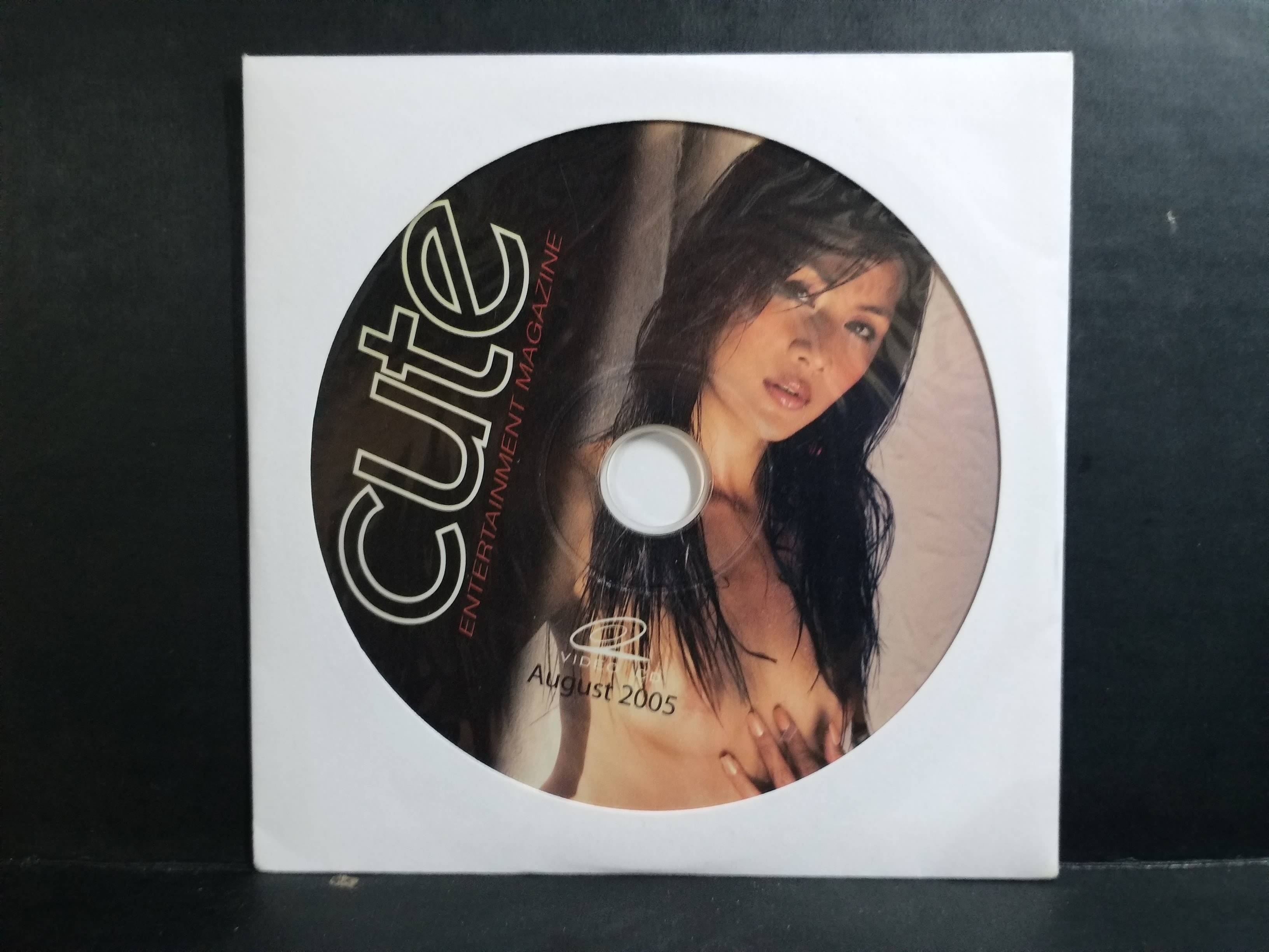 แผ่น CD เบื้องหลังนางแบบ นิตยสาร cute AUG.2005 / ความคมชัดตามยุคนั้นครับ