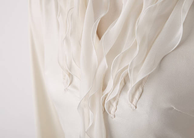 ***หมดค่ะ***เสื้อชีฟองสีส้ม ตกแต่งดีเทลที่คอด้วยผ้าชีฟองม้วนเป็นริ้วๆ แขนยาว สวยเหมือนแบบค่ะ