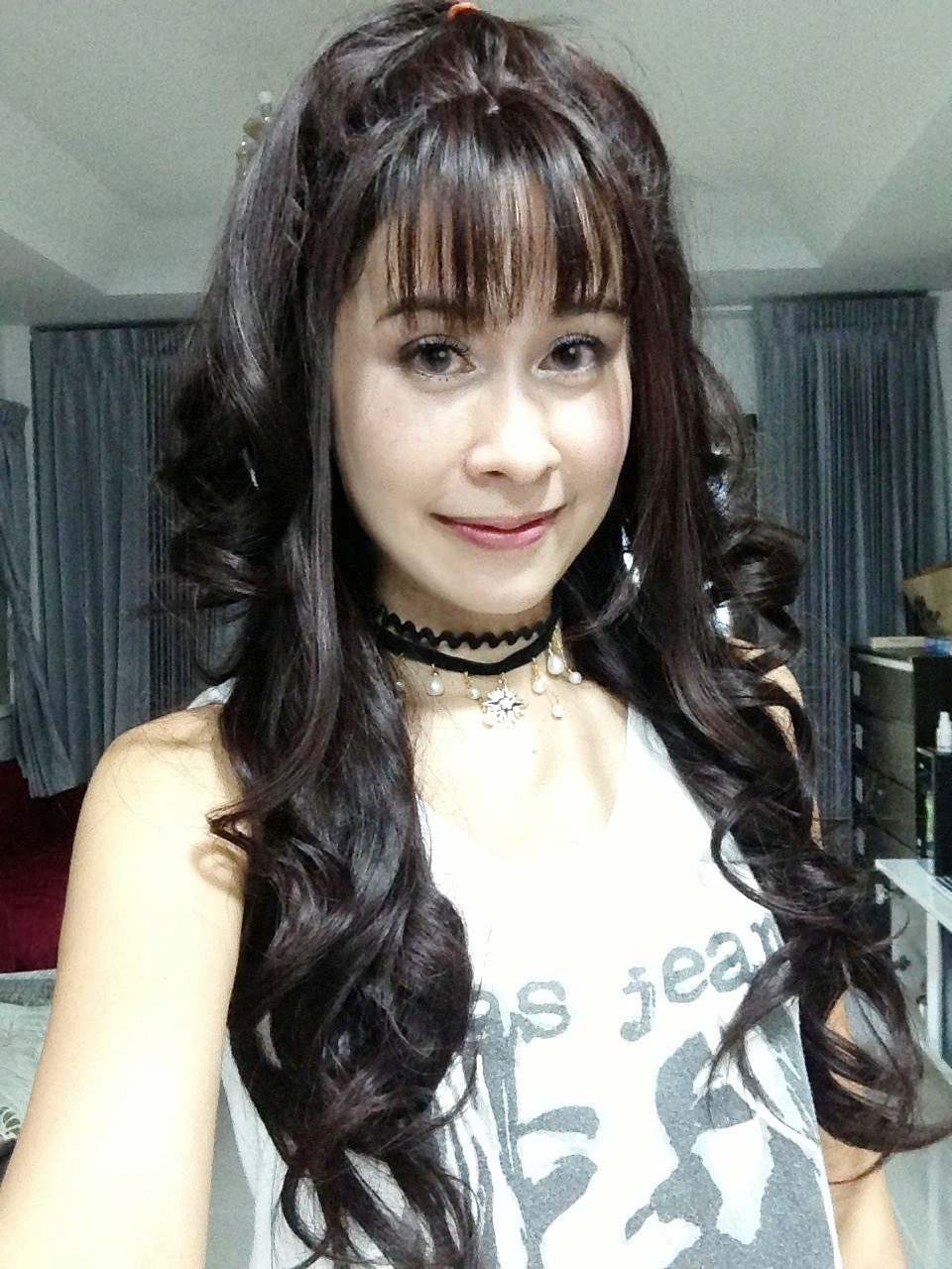 SW212 วิกหนังศรีษะเทียม หน้าม้าซีทรู ผมยาว เป็นลอนช่วงปลายผม ทรงสวยเป็นธรรมชาติม๊ากมากคะ ไม่หลอกตา หนังศรีษะเหมือนจริง ใส่เนียน คอนเฟิมจ้า เส้นผมนุ่ม เส้นไม่มีความเงา ( ทรงผมเเละเส้นผมเหมือนจริงเกือบ 100% ) ถ้าต้องการให้ปลายลอนอยู่ตัว ไม่คลาย ให้ใช้สเปร