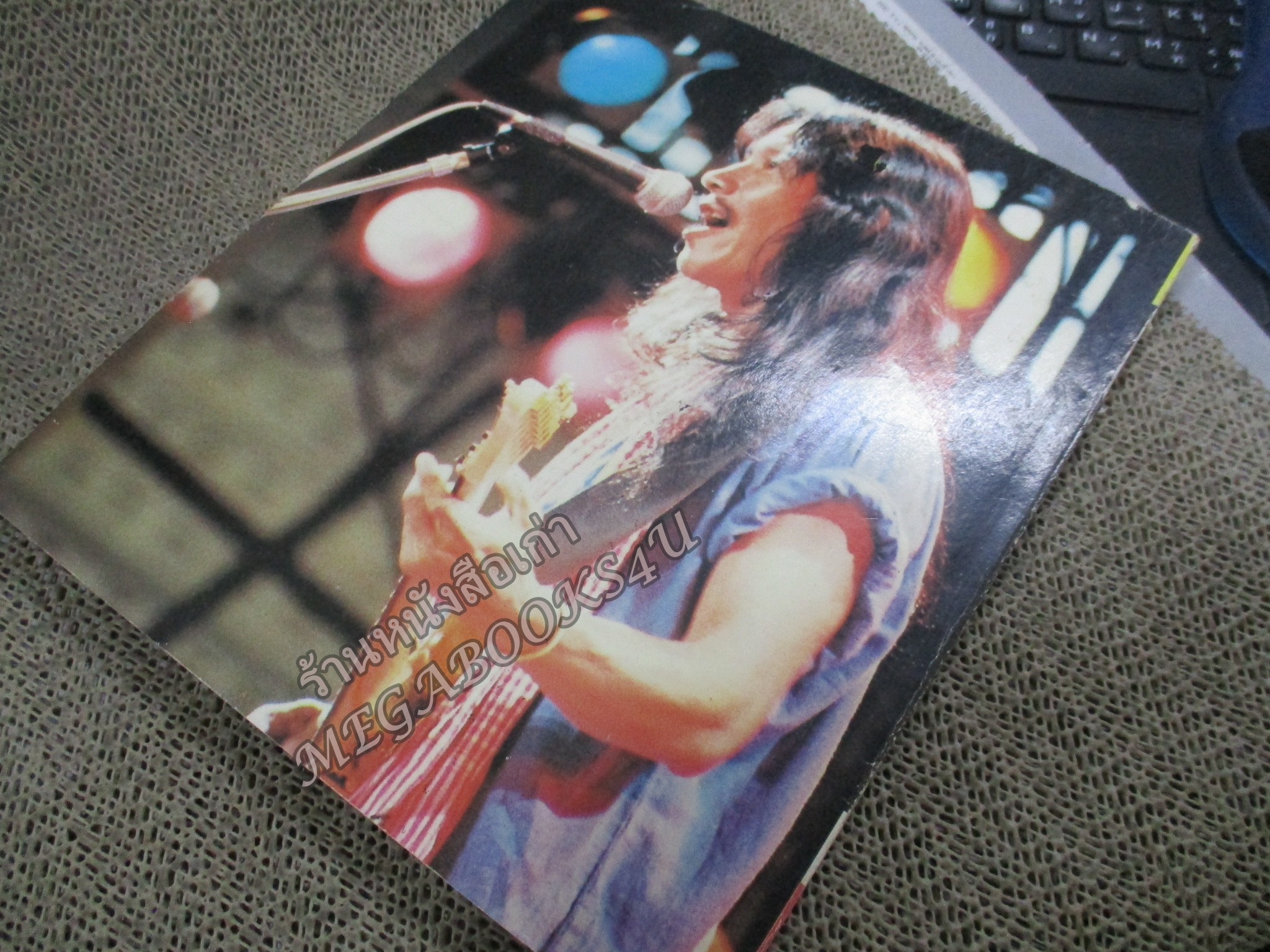 หนังสือเพลงพร้อมคอร์ดกีตาร์ HOT SINGLES ฉบับที่01 ปี2535 + ปกหลัง แอ๊ด คาราบาว