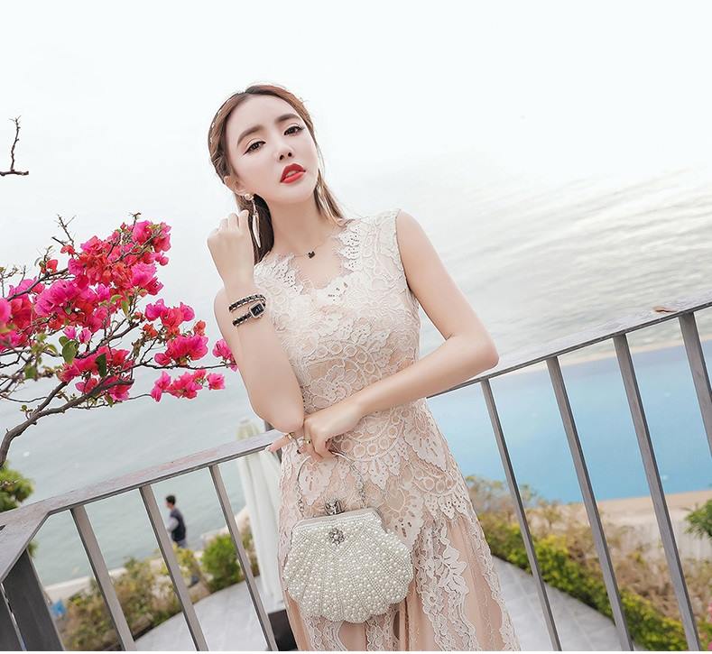 **หมดค่ะ**เดรสยาวผ้าลูกไม้สุดหรูสีครีมเข้ม แขนกุด ลายของผ้าลูกไม้งดงามตามแบบ มีซับใน ซิบด้านหลังลำตัว สวยมากๆๆค่ะ