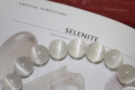 สร้อยข้อมือเซเลไนต์ ( Selenite )