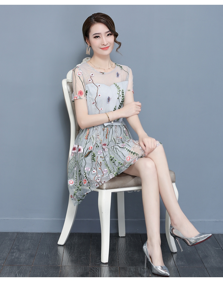 **หมดค่ะ**เดรสผ้าลูกไม้ปักลายดอกไม้หลากสี งานปักสวยงามมากๆๆค่ะ