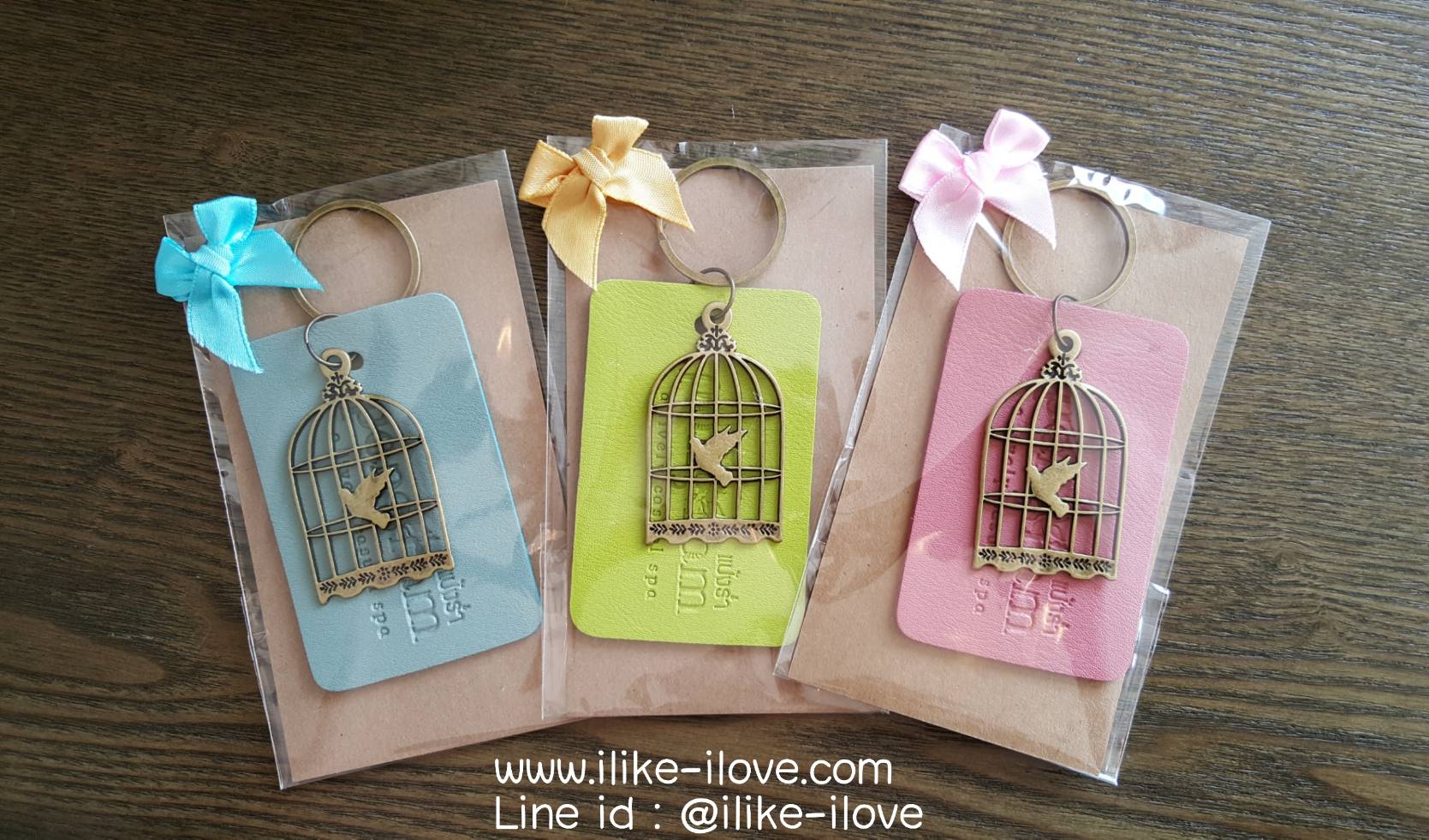 พวงกุญแจห้อยป้ายหนัง Love is journey