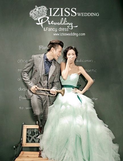 PW112 - Pre order ชุดคู่ถ่ายพรีเวดดิ้ง (prewedding dress) & ชุดแต่งงานแฟนซี (Fancy wedding dress)ชายหญิง "ธีมสีเขียว-เทา"