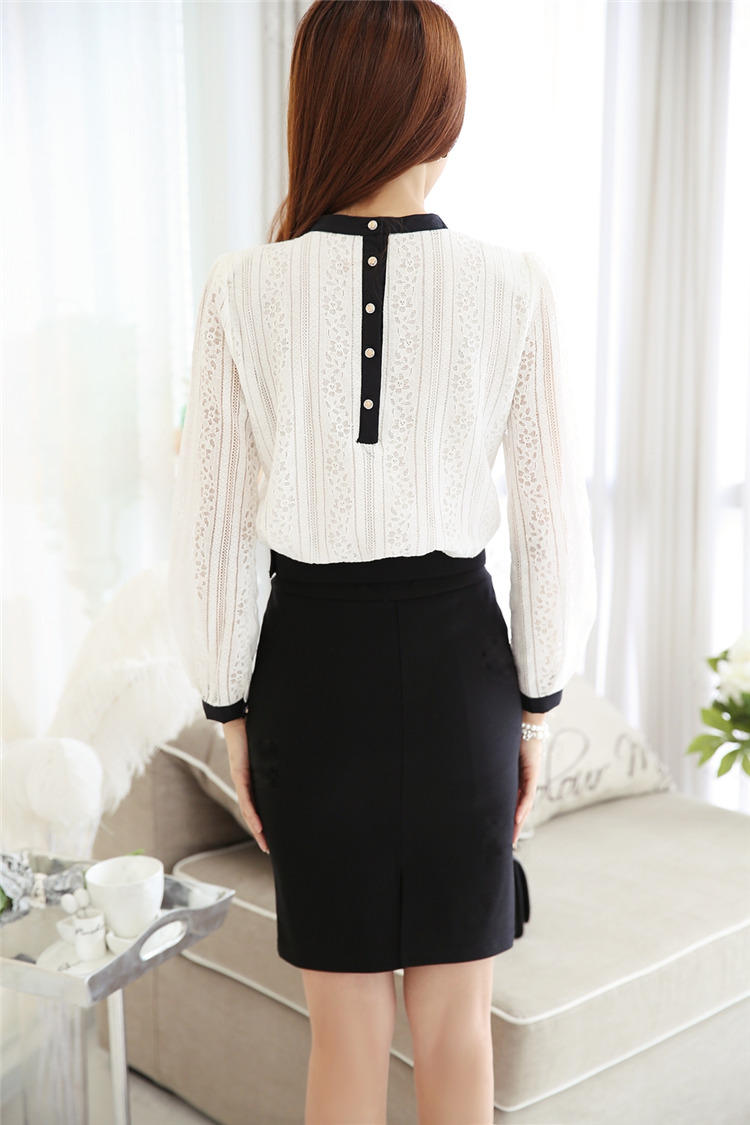 **หมดค่ะ**เสื้อลูกไม้แขนยาวสีขาวผ้าโปร่งลายดอกไม้ ดีเทลตกแต่งโบว์ด้วยผ้าสีดำที่คอ สวยคุณภาพดีเหมือนแบบค่ะ