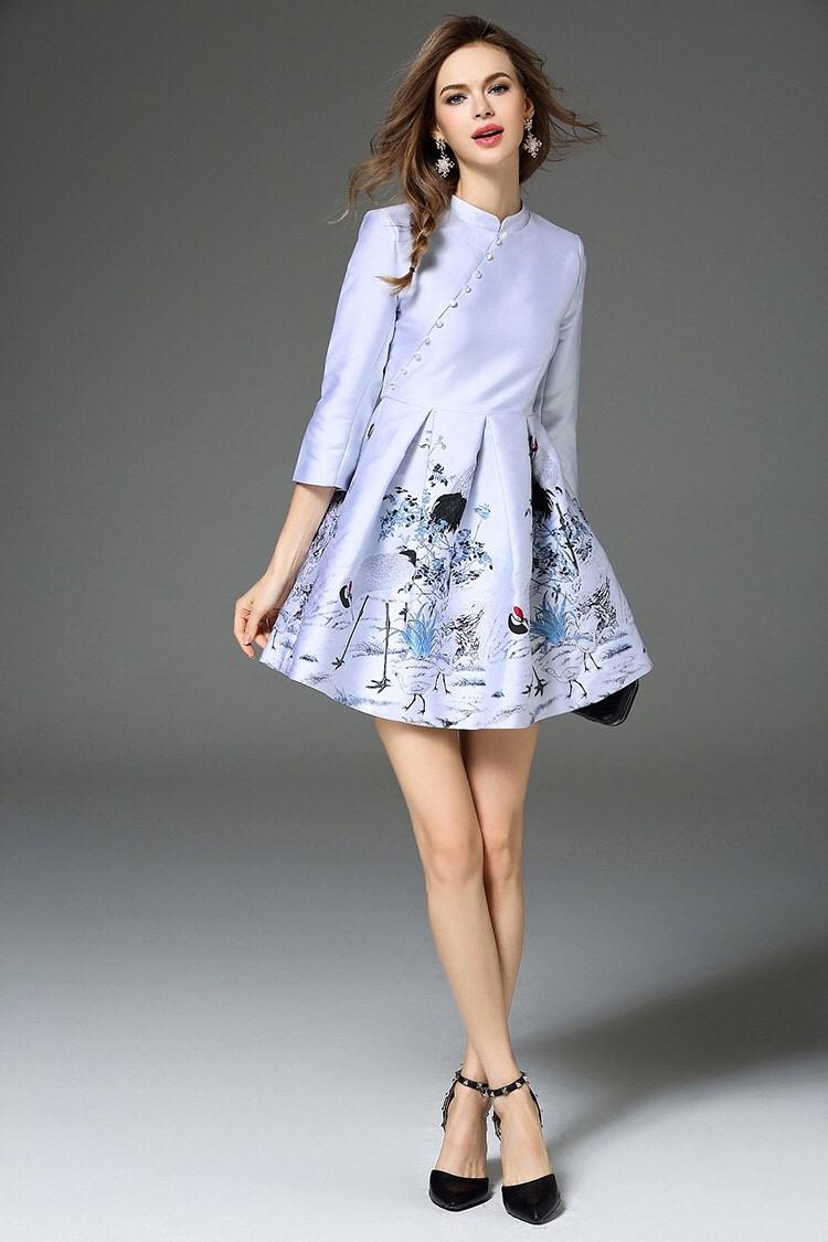 ***หมดค่ะ***เดรสผ้าไหมปักลายทรงสวย คอจีนแขนสามส่วน จับจีบเน้นช่วงเอวได้รูป ติดซิปด้านหลังใส่สบาย งานตัดเย็บเรียบร้อย เกรดพรีเมี่ยมค่ะ