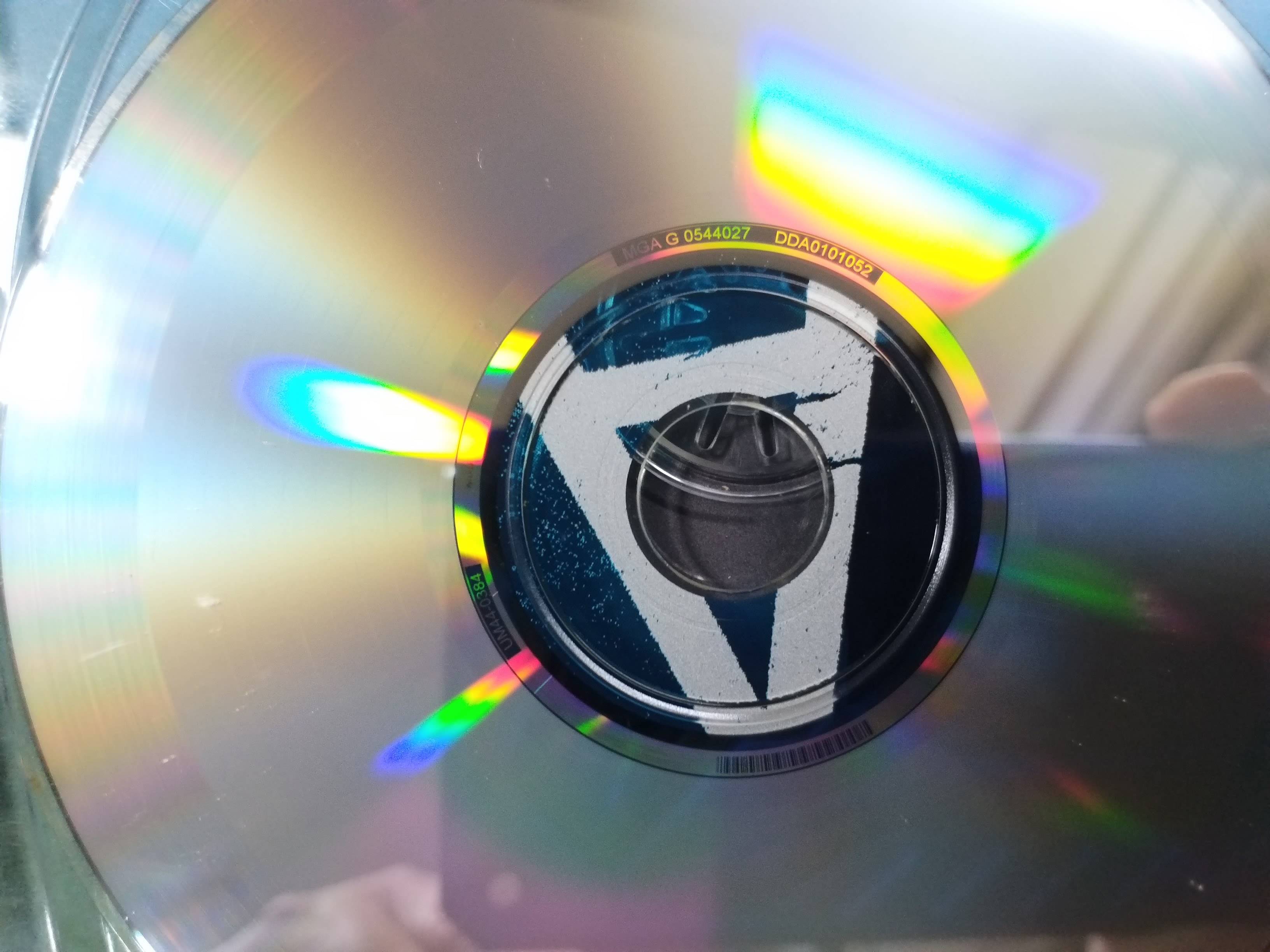 ซีดีเพลงไทยสากล RAY เรย์ : เรย์ ประจักษ์ สงค์อิ่ม บรรจุ10เพลง // ปกสวย เจาะ แผ่นแท้ แผ่นสวย / ปกและแผ่นมีปากกาเมจิคเขียนข้อความไว้