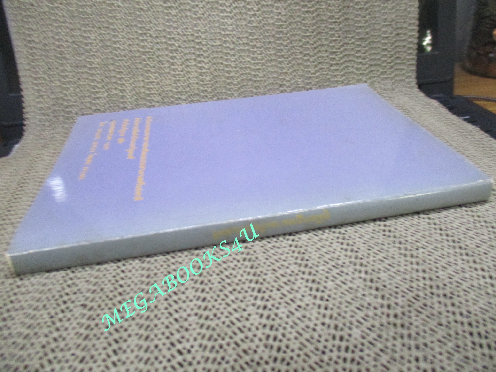 หนังสือ คู่มือกฎหมายเกี่ยวกับสตรี (หนังสือมือสอง) (สภาพ 80-95%)