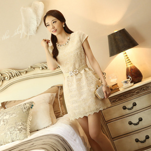 ***หมดค่ะ***เดรสไปงานแต่งสีครีมผสมผ้าแก้วลายขวางสลับชั้น เนื้อผ้าลายดอกไม้ แขนสั้น ชายกระโปรงตกแต่งด้วยผ้า chrochet ไม่รวมเข็มขัดนะคะ สวยเหมือนแบบค่ะ