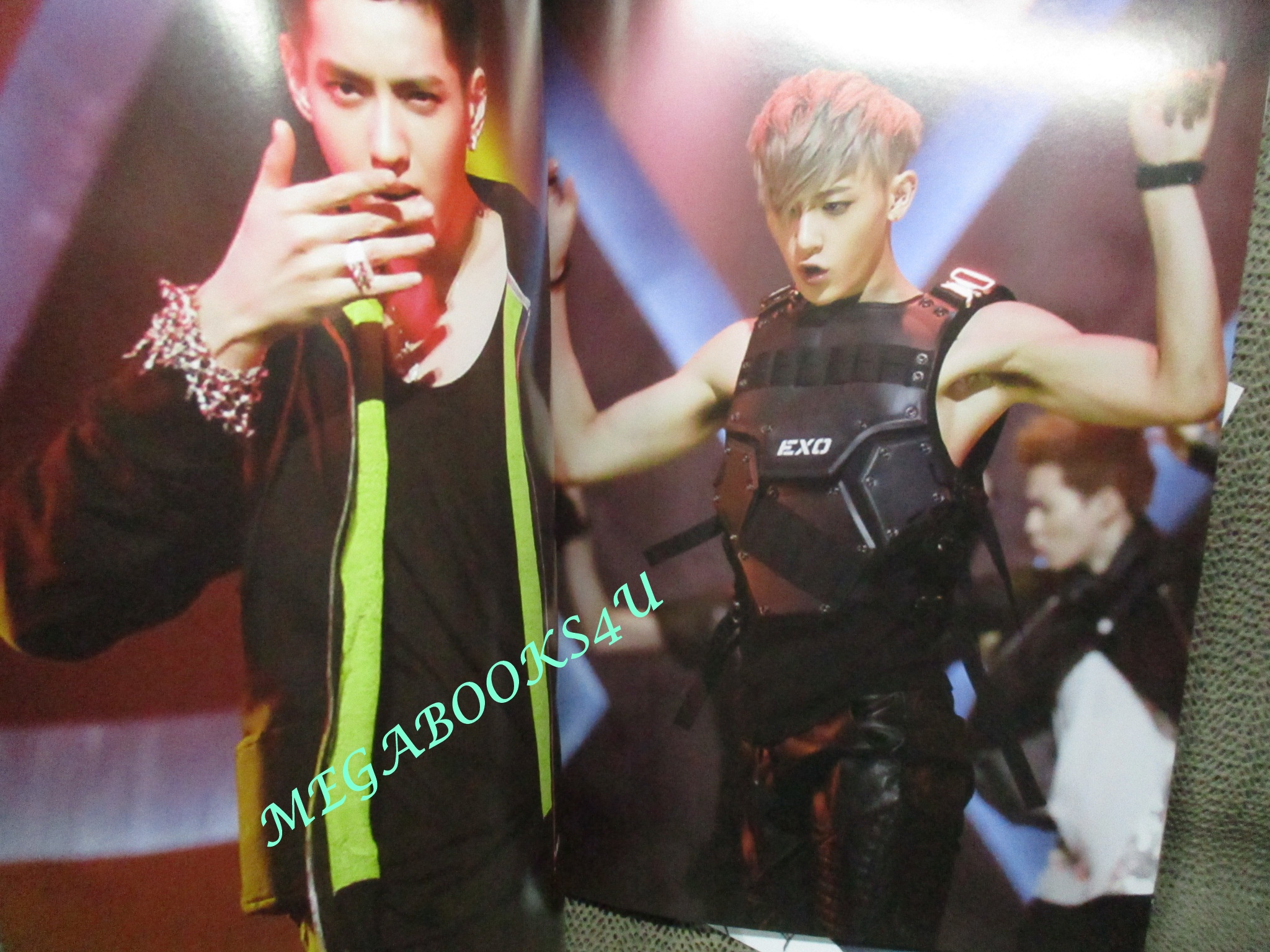 หนังสือ RECORDING OF KRIS & TAQ / Wú Yìfán คริส อู๋ / HUANG ZI TAO /TAQ , IN MEMORY DURING 2012-2013