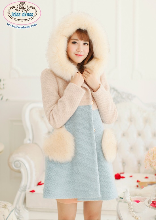 ***พร้อมส่ง size L จองด่วนมีจำนวนจำกัดนะคะ***เสื้อโค้ทกันหนาวแขนยาวสีครีมฟ้า ฮู้ดและกระเป๋า 2 ข้างตกแต่งขนเฟอร์เกรด A ขนหนานุ่มมากๆ เหมือนแบบ 100%