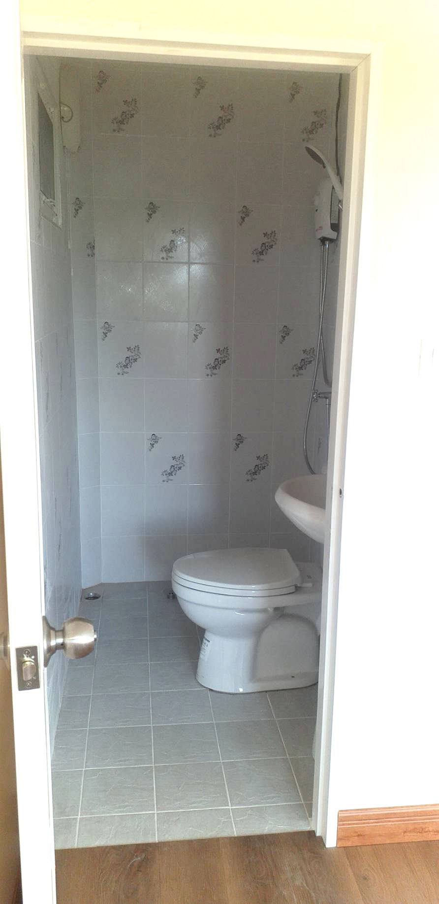 บ้านน็อคดาวน์ ทรงปั่นหยา ขนาด 4*6 เมตร พร้อมระเบียง 2*3 เมตร ชุดประตูสไลด์