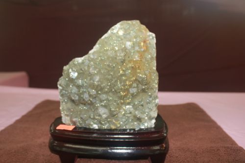 ไพไรต์ในก้อนควอตซ์ ( pyrite in quartz)