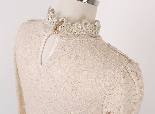 ***หมดค่ะ***เสื้อผ้าลูกไม้สีครีม คอตั้งแต่งลูกไม้สีครีมปักมุก แขนยาว มีซับในสวยเหมือนแบบค่ะ