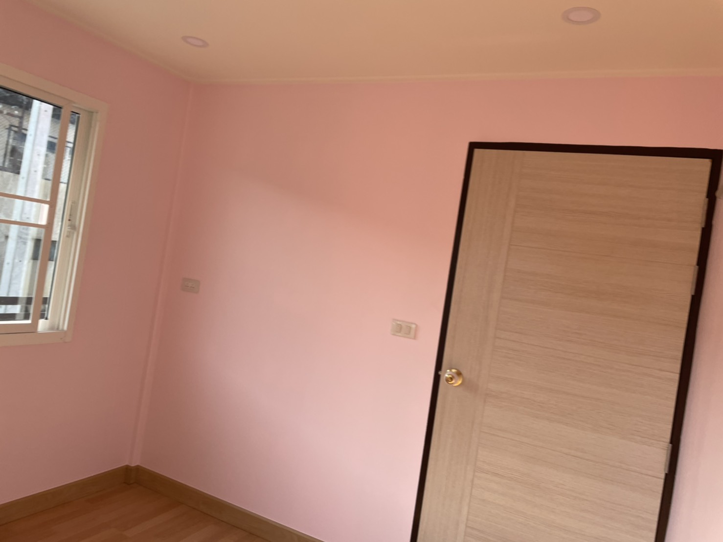 บ้านน็อคดาวน์ ขนาด 4*6 เมตร พร้อมระเบียง 2*3 เมตร 1 ห้องนอน 1ห้องน้ำ 1ห้องโถง