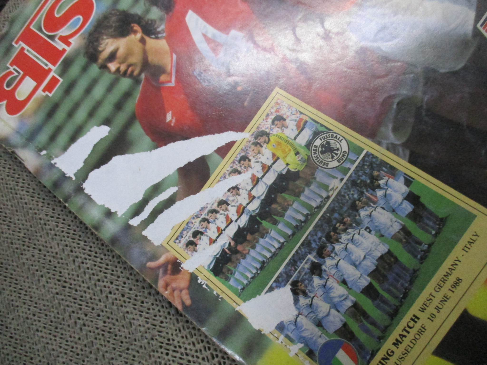 สตาร์ซอคเกอร์ EXTRA ฟุตบอลยุโรป 88 ครบ 6 เล่ม / ฉ.1 มีรอยกระดาษติดที่หน้าปกตามภาพ