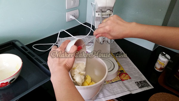 ขั้นตอนการเตรียมส่วนผสมเนยขาวกับเนยเค็มในการทำคุกกี้อัลมอนต์