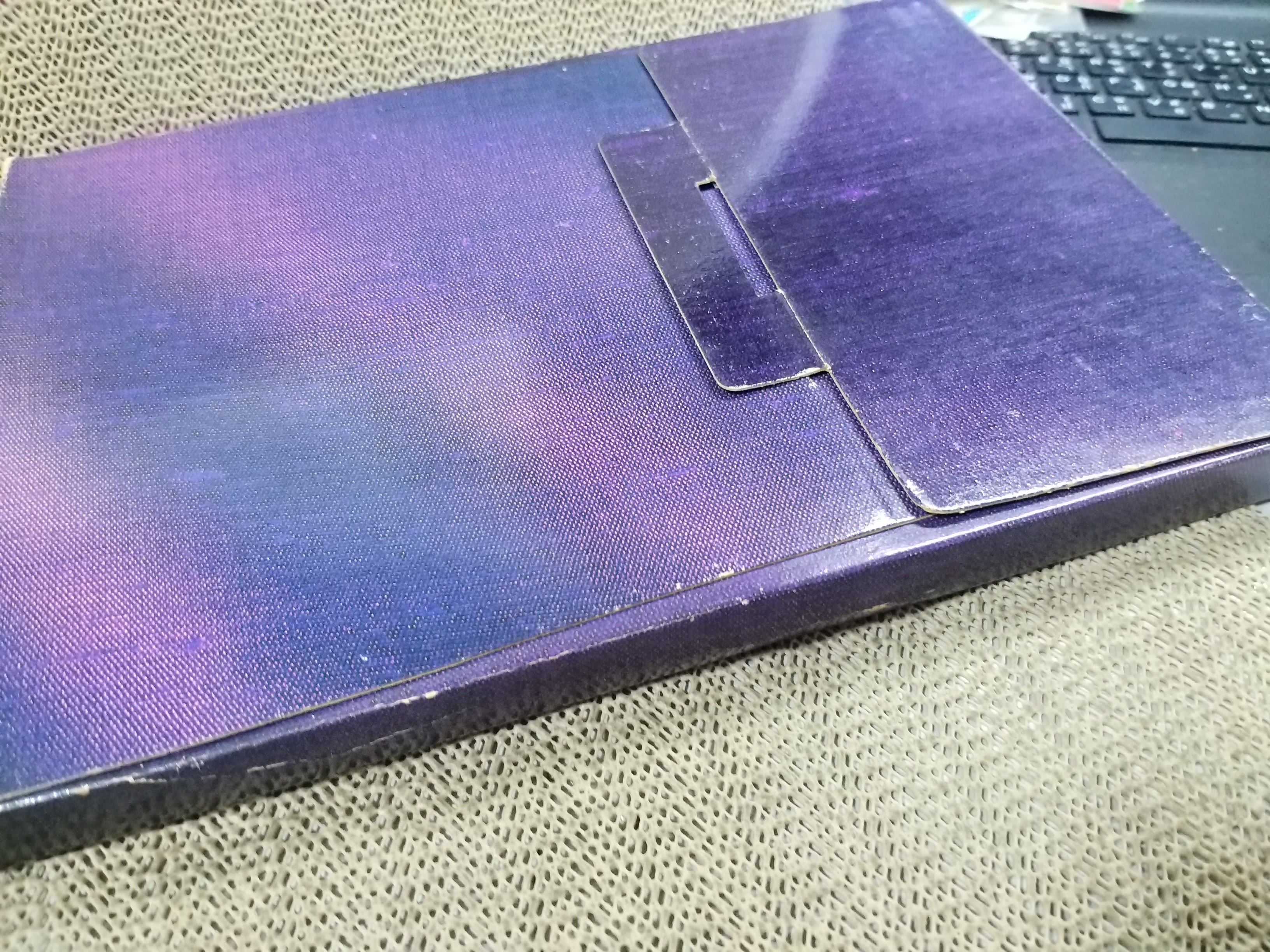 สมุดบันทึกเฉลิมพระเกียรติ สมเด็จพระเทพรัตนราชสุดาฯ สยามบรมราชกุมารี เนื่องในวโรกาสที่ทรงพระเจริญพระชนมายุ 40 พรรษา / สภาพดี กล่องนอกบุบเยินเล็กน้อย