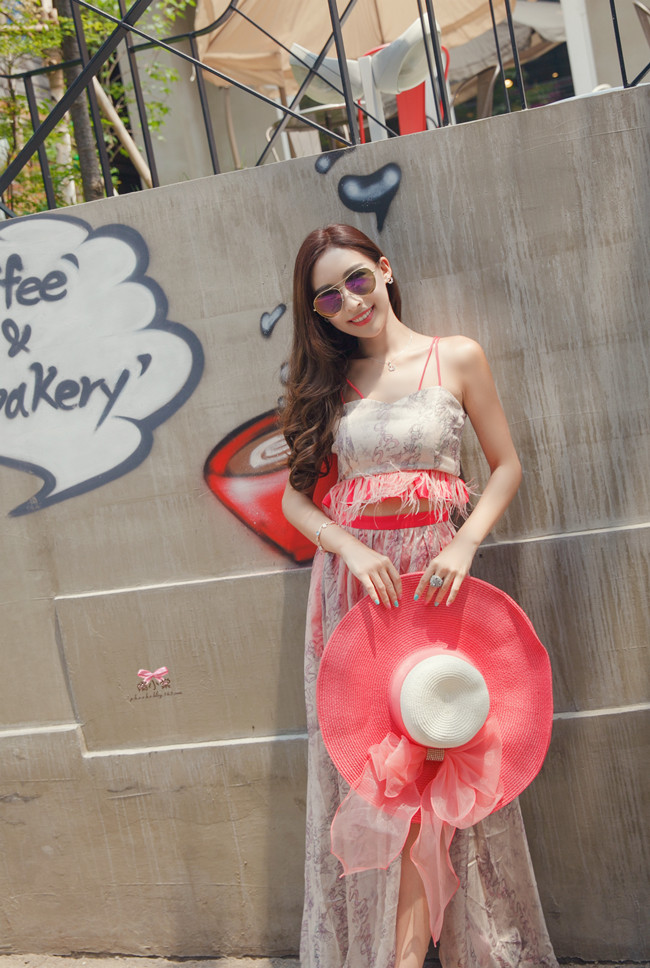 **หมดค่ะ**เสื้อสายเดี่ยวเอวลอยแต่งระบาย+กางเกงกระโปรงดีไซน์เก๋ๆ จะใส่ไปเที่ยว หรือ chic chic ริมทะเลก็เริศคร้า