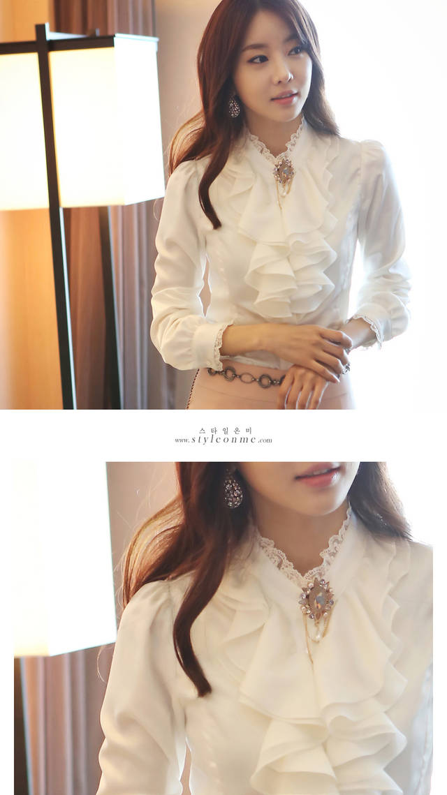 ***หมดค่ะ***เสื้อผ้าซาตินเนื้อมันสีขาว แต่งระบายด้านหน้าแขนยาว สวยเหมือนแบบค่ะ