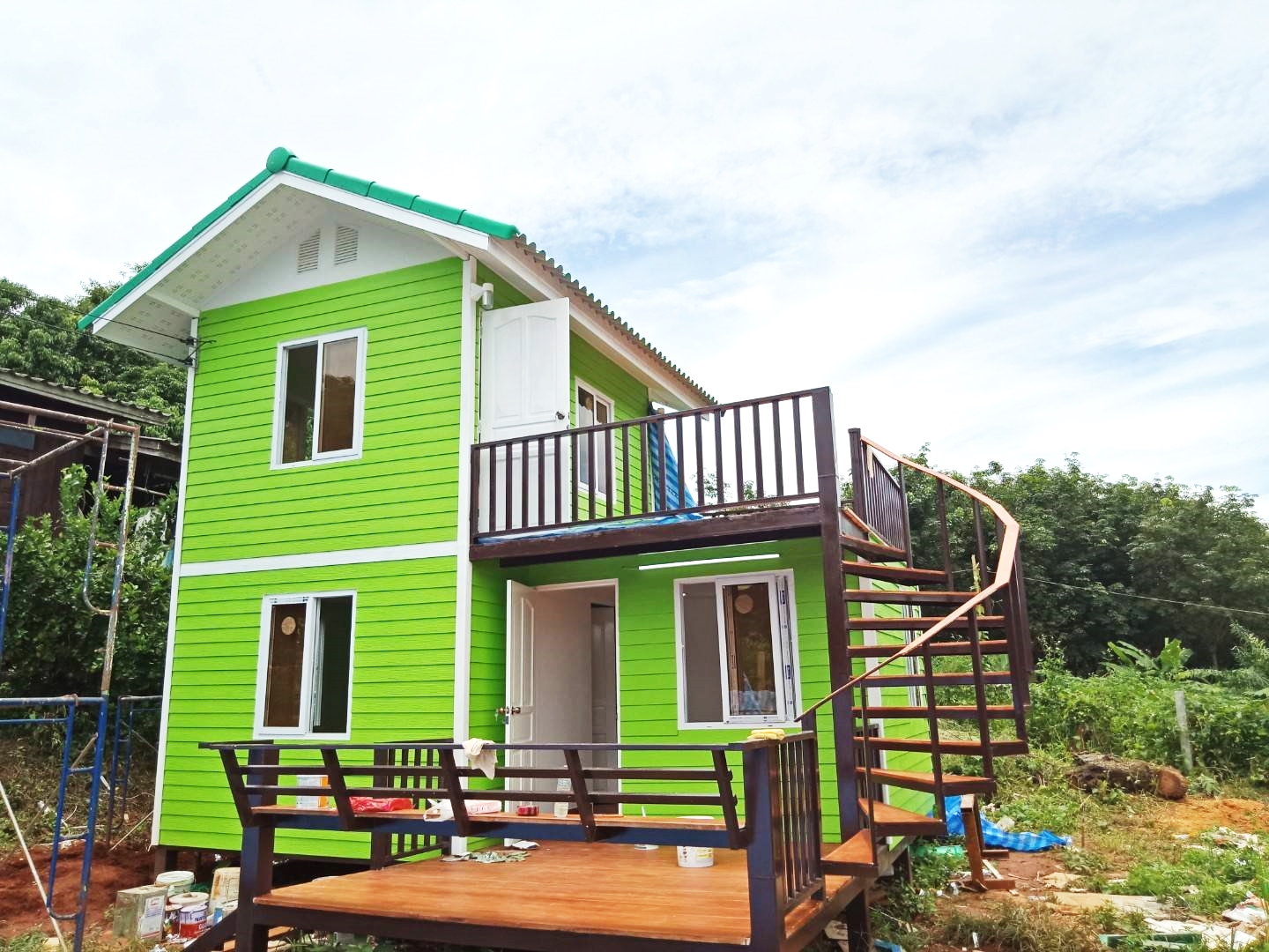 บ้านน็อคดาวน์ 2 ชั้น ขนาด ที่ 4*6 เมตร พื้นใที่ช้สวย และระเบียงทั้งชั่นบนแล้วชั้นล่าง