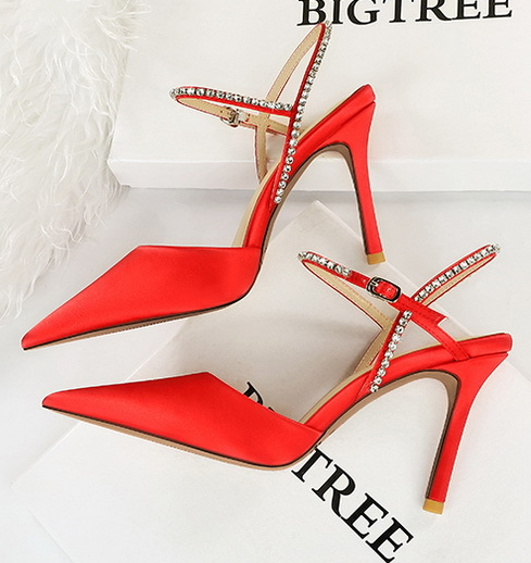 รองเท้าส้นสูงปลายแหลมผ้าซาติน ไซส์ 34-40 สีดำ/แดง/เขียว/ชมพู