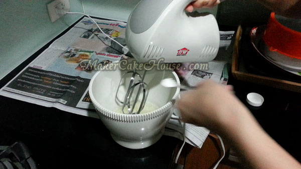 ขั้นตอนใส่ครีม ออฟ ทาทาร์ ในขั้นตอนของไข่ขาว