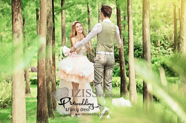 **พรีออเดอร์**รหัส PW053 ชุดถ่ายพรีเว็ดดิ้ง (pre wedding dress) ชุดแฟนตาซีชายหญิง "ธีมสีขาวพีช"