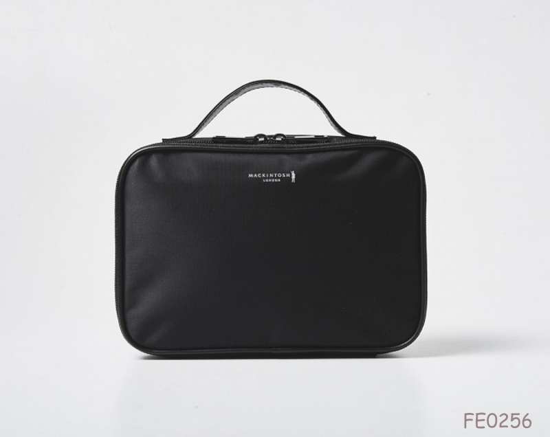 (มีกล่อง) MACKINTOSH LONDON x MonoMaster กระเป๋าใส่อุปกรณ์เดินทาง