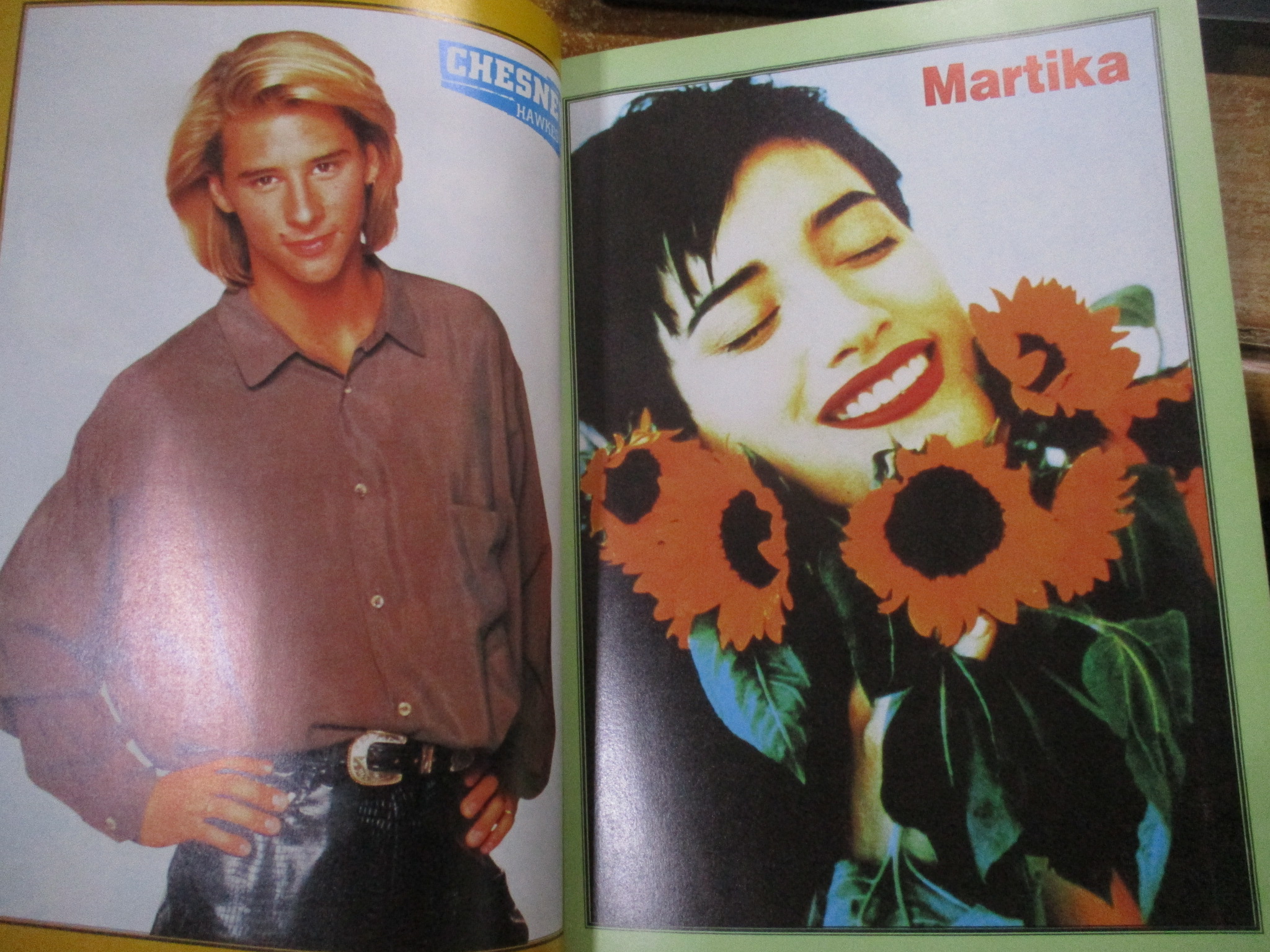 หนังสือเพลงพร้อมคอร์ดกีตาร์ LET IT BE ME YEAR BOOK 1992-1994 ตำหนิ ปกหลังมีคราบน้ำ เปิดได้ตามปกติ