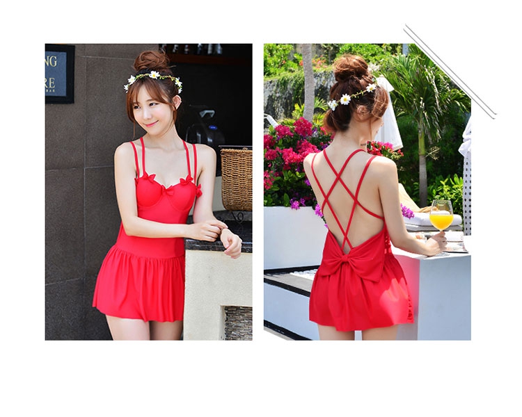 ***พรีออเดอร์***บิกินี่ชุดว่ายน้ำวันพีซ one-piece สีดำ แต่งช่วงอกด้วยโบว์เล็กๆ น่ารัก เล่นดีเทล sexy เล็กๆ โชว์แผ่นหลัง ด้วยสายบราคู่สลับไขว้กัน ช่วงกระโปรงแต่งระบาย สดใสน่ารักรับลมทะเล สวยเหมือนแบบค่ะ