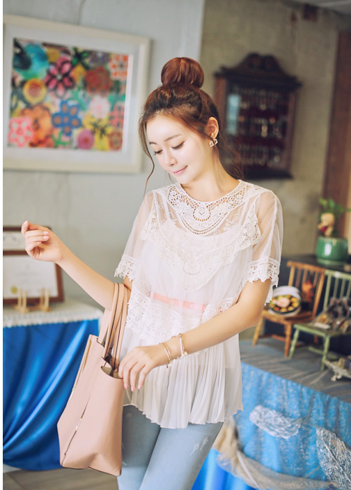 ***หมดค่ะ***เสื้อคอกลมเนื้อผ้าตาข่ายเนื้อนิ่ม ปักลายลูกไม้ที่ตัวเสื้อ แขนสั้น มีซับในค่ะ