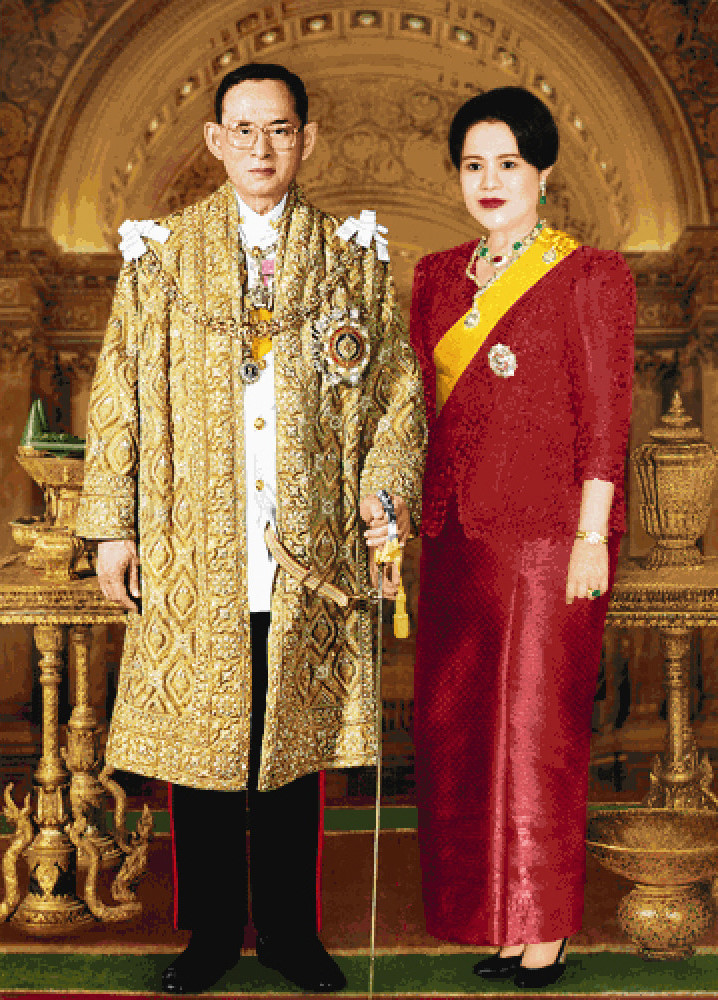 Pinn ในหลวง ร.๙-ราชินี(ภาพสีเต็มพระองค์)