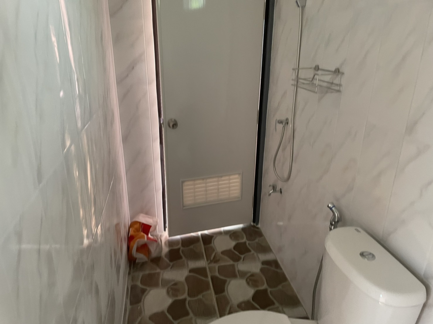 บ้านน็อคดาวน์ ขนาด 4*6 เมตร พร้อมระเบียง 2*3 เมตร 1 ห้องนอน 1ห้องน้ำ 1ห้องโถง