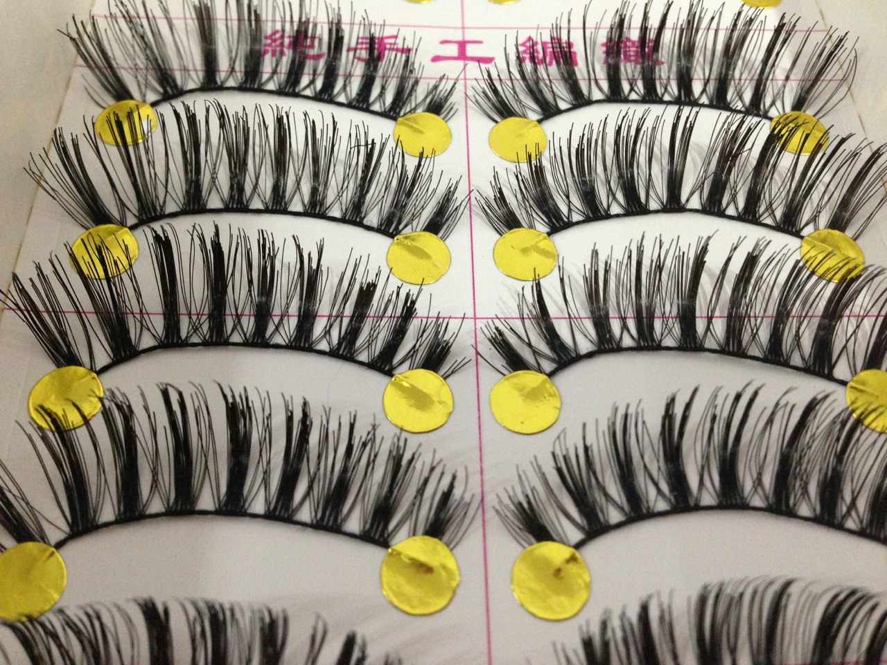 V-033A ขนตาเเกน(ไหม )(ราคาส่ง) ขั้นต่ำ 15 เเพ็ค คละเเบบได้